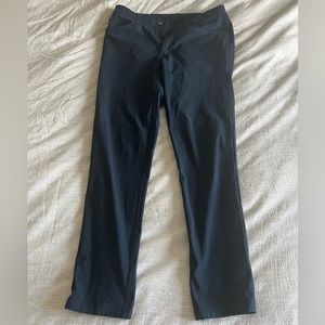 Men’s Lululemon navy pants.